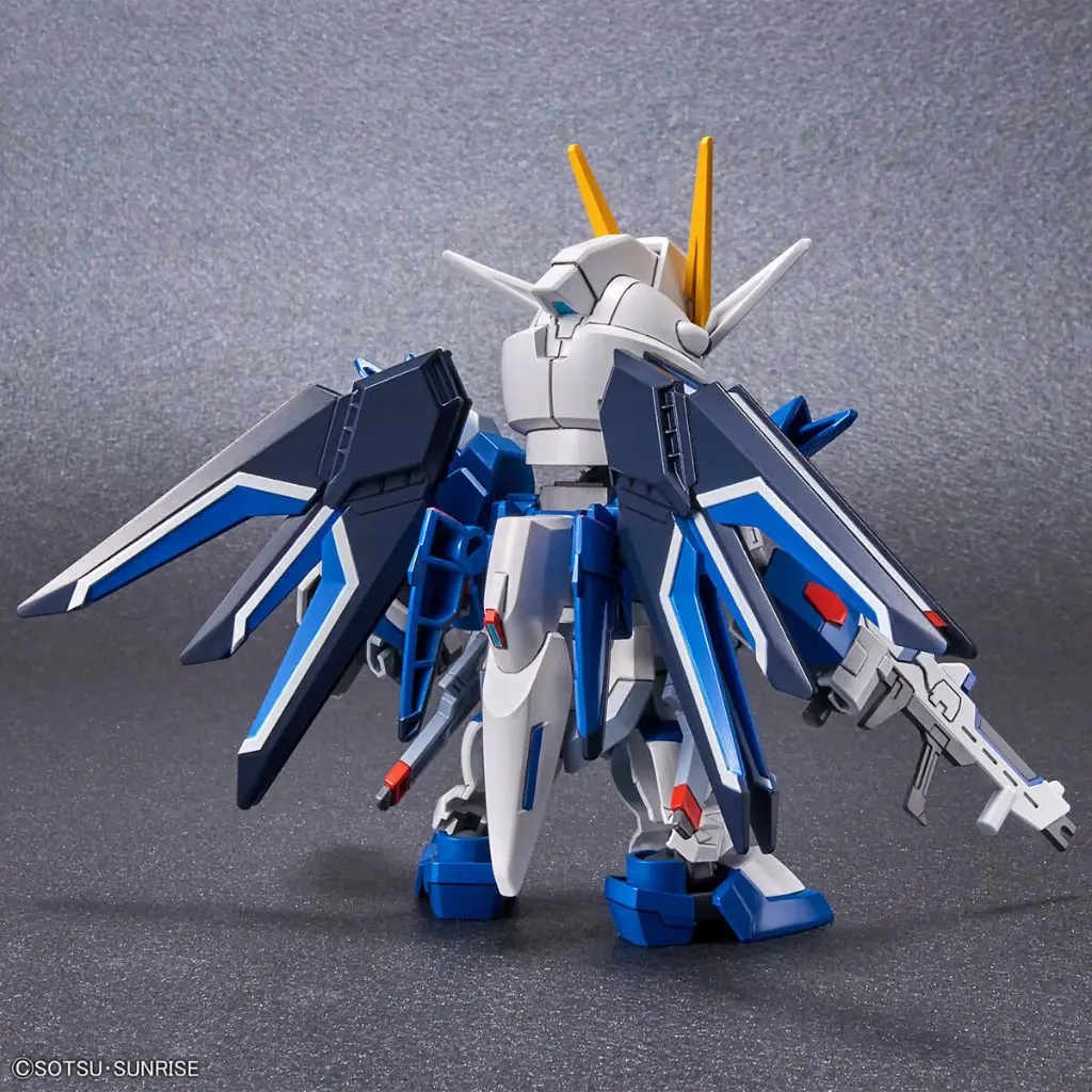 Mô hình lắp ráp SD GUNDAM EX-STANDARD RISING FREEDOM GUNDAM