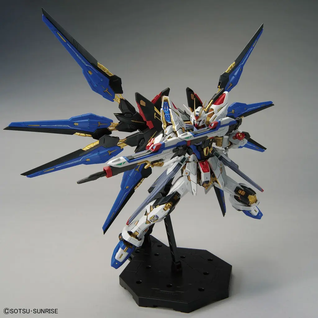 Mô hình lắp ráp MGEX 1/100 STRIKE FREEDOM GUNDAM